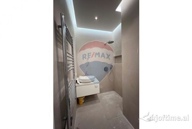 Shtepi ne shitje Apartament ne Tirane, 2+1, Mobilimi E mobiluar, Pagesa 210,000  Euro.