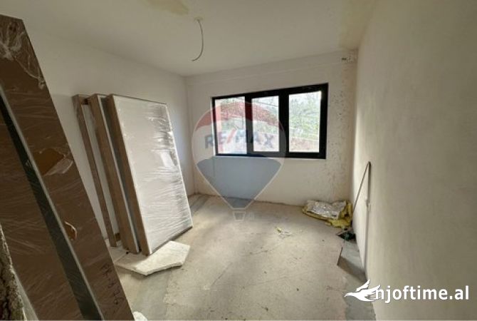 Shtepi ne shitje Apartament ne Tirane, 1+1, Mobilimi Bosh, pa mobiluar, Pagesa 120,000  Euro.