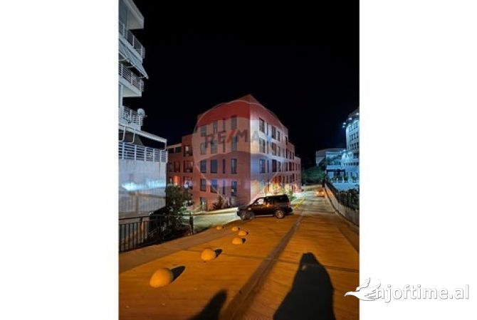 Shtepi ne shitje Apartament ne Tirane, 1+1, Mobilimi Bosh, pa mobiluar, Pagesa 120,000  Euro.