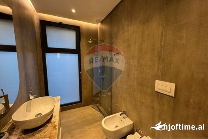 Shtepi ne shitje Apartament ne Tirane, 3+1, Mobilimi E mobiluar, Pagesa 416,000  Euro.