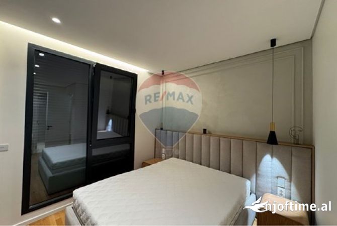 Shtepi ne shitje Apartament ne Tirane, 3+1, Mobilimi E mobiluar, Pagesa 416,000  Euro.