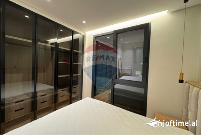 Shtepi ne shitje Apartament ne Tirane, 3+1, Mobilimi E mobiluar, Pagesa 416,000  Euro.