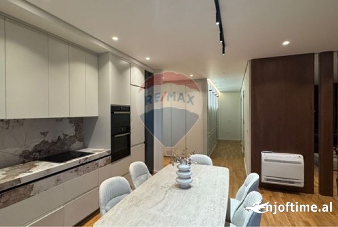 Shtepi ne shitje Apartament ne Tirane, 3+1, Mobilimi E mobiluar, Pagesa 416,000  Euro.