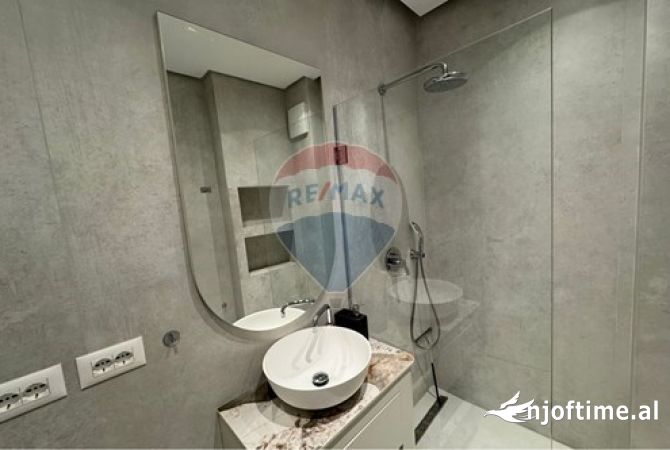 Shtepi ne shitje Apartament ne Tirane, 3+1, Mobilimi E mobiluar, Pagesa 416,000  Euro.