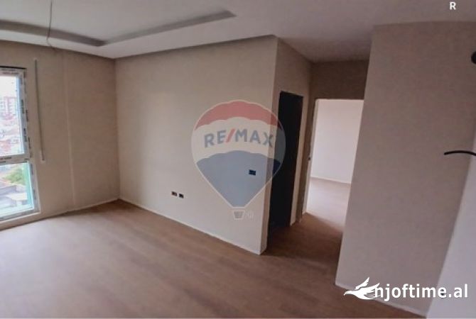 Shtepi ne shitje Apartament ne Tirane, 1+1, Mobilimi E mobiluar, Pagesa 105,600  Euro.