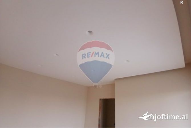 Shtepi ne shitje Apartament ne Tirane, 1+1, Mobilimi E mobiluar, Pagesa 105,600  Euro.