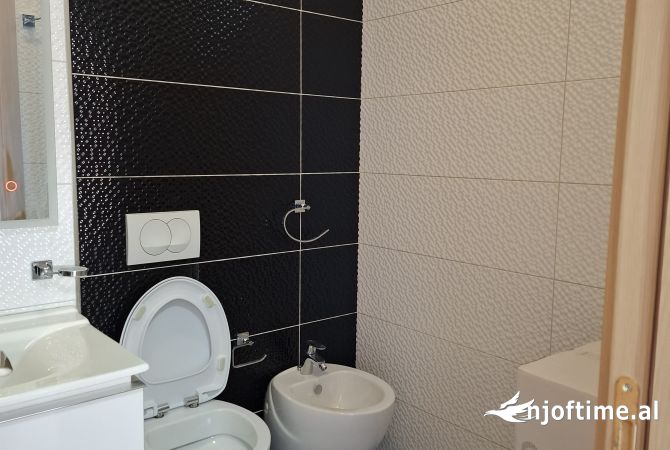 Shtepi ne shitje Apartament ne Tirane, 2+1, Mobilimi Bosh, pa mobiluar, Pagesa 173,000  Euro.