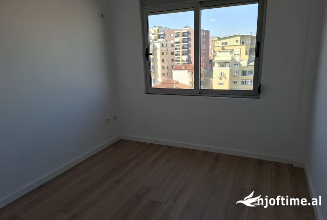 Shtepi ne shitje Apartament ne Tirane, 2+1, Mobilimi Bosh, pa mobiluar, Pagesa 173,000  Euro.