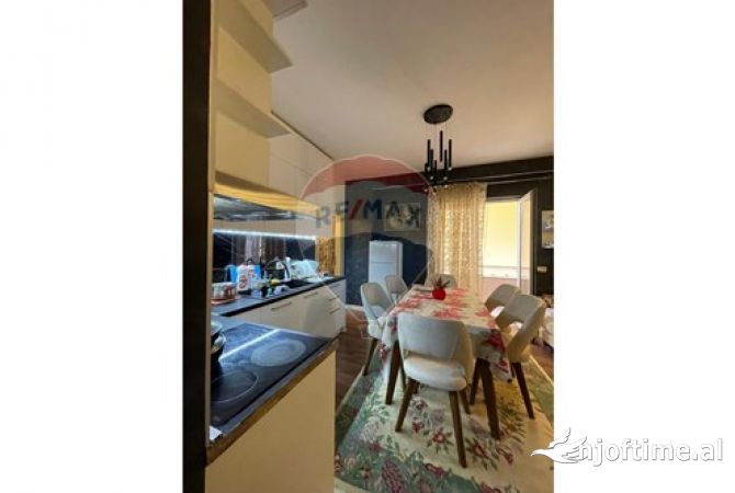 Shtepi ne shitje Apartament ne Tirane, 1+1, Mobilimi E mobiluar, Pagesa 145,000  Euro.