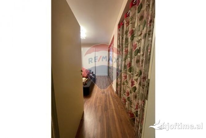 Shtepi ne shitje Apartament ne Tirane, 1+1, Mobilimi E mobiluar, Pagesa 145,000  Euro.