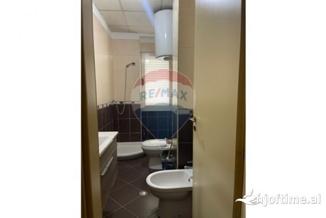 Shtepi ne shitje Apartament ne Tirane, 1+1, Mobilimi E mobiluar, Pagesa 145,000  Euro.