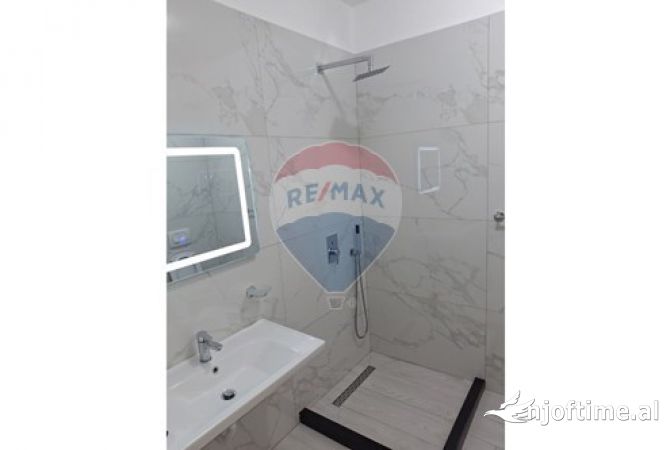Shtepi ne shitje Apartament ne Tirane, 2+1, Mobilimi Pjeserisht e mobiluar, Pagesa 158,000  Euro.