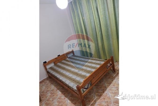 Shtepi ne shitje Apartament ne Tirane, 2+1, Mobilimi Pjeserisht e mobiluar, Pagesa 158,000  Euro.