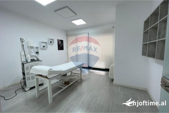 Shitet biznes qender estetike ,ne Bllok