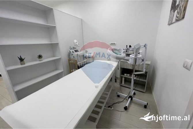 Shitet biznes qender estetike ,ne Bllok