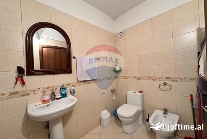Shtepi ne shitje Apartament ne Tirane, 1+1, Mobilimi E mobiluar, Pagesa 95,000  Euro.