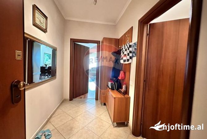 Shtepi ne shitje Apartament ne Tirane, 1+1, Mobilimi E mobiluar, Pagesa 95,000  Euro.