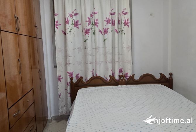 Shtepi me qera Apartament ne Tirane, 1+1, Mobilimi Pjeserisht e mobiluar, Pagesa 400  Euro.