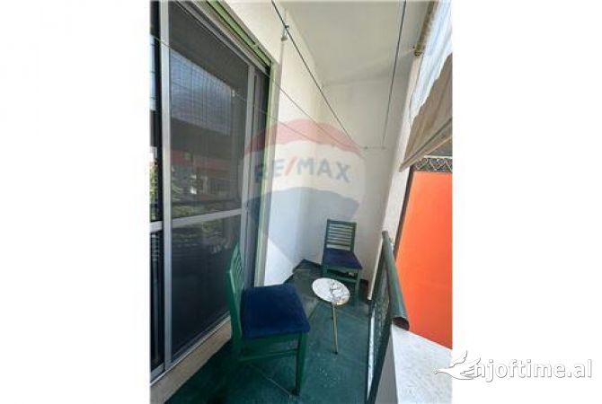 Shtepi ne shitje Apartament ne Tirane, 1+1, Mobilimi E mobiluar, Pagesa 180,000  Euro.