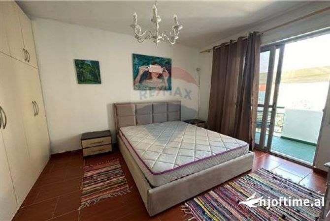 Shtepi ne shitje Apartament ne Tirane, 1+1, Mobilimi E mobiluar, Pagesa 180,000  Euro.