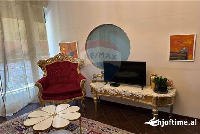 Shtepi ne shitje Apartament ne Tirane, 1+1, Mobilimi E mobiluar, Pagesa 180,000  Euro.