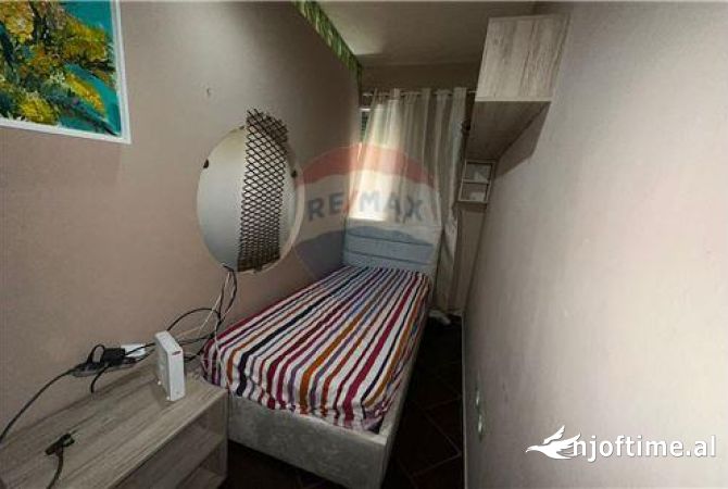 Shtepi ne shitje Apartament ne Tirane, 1+1, Mobilimi E mobiluar, Pagesa 180,000  Euro.