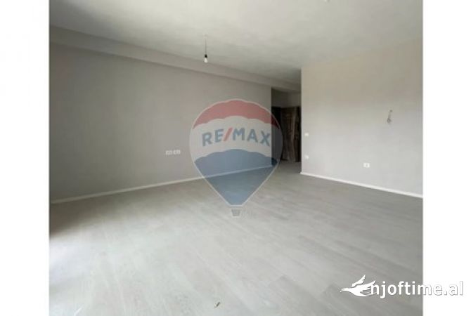Ambient biznesi me qera 3+1 ne Tirane - 500 Euro