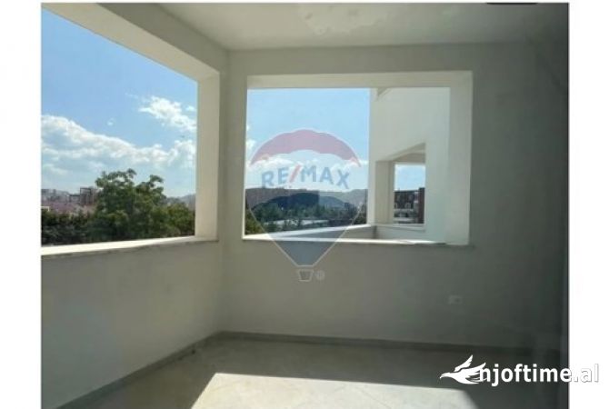 Ambient biznesi me qera 3+1 ne Tirane - 500 Euro