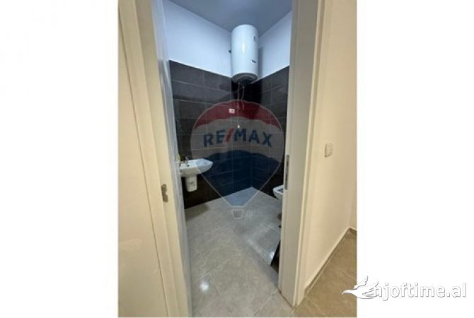 Jepet dyqan me qira tek Fusha e Aviacionit.