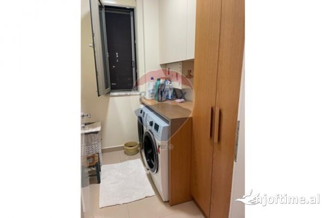 Shtepi ne shitje Apartament ne Tirane, 3+1, Mobilimi E mobiluar, Pagesa 500,000  Euro.