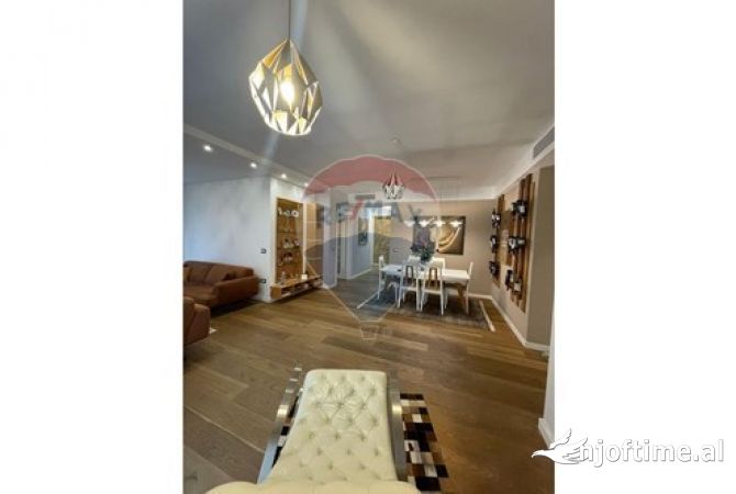 Shtepi ne shitje Apartament ne Tirane, 3+1, Mobilimi E mobiluar, Pagesa 500,000  Euro.