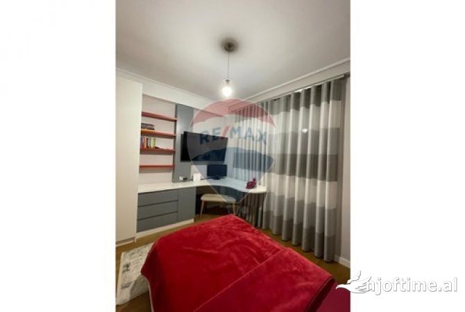 Shtepi ne shitje Apartament ne Tirane, 3+1, Mobilimi E mobiluar, Pagesa 500,000  Euro.