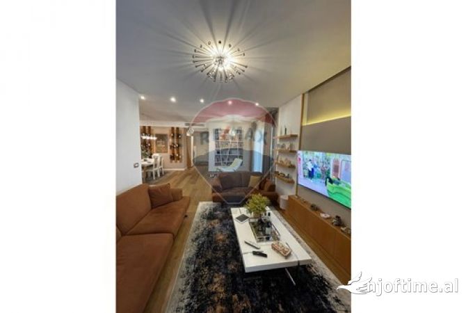 Shtepi ne shitje Apartament ne Tirane, 3+1, Mobilimi E mobiluar, Pagesa 500,000  Euro.