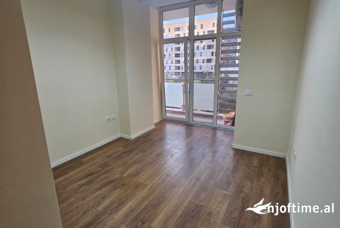 Ambient biznesi me qera 3+1 ne Tirane - 1,600 Euro