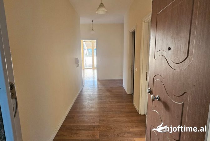Ambient biznesi me qera 3+1 ne Tirane - 1,600 Euro