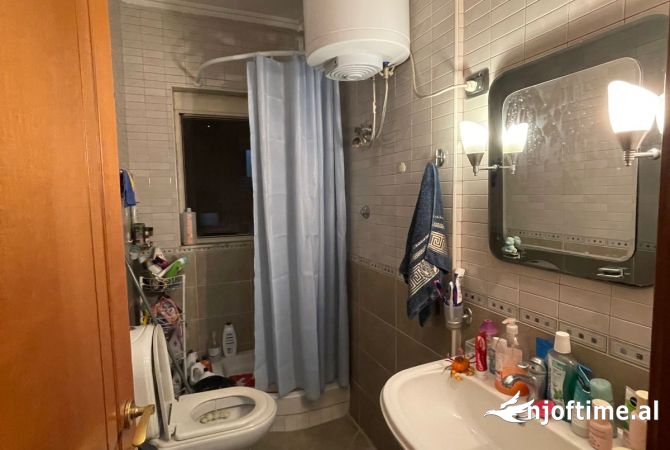 Shtepi me qera Apartament ne Tirane, 2+1, Mobilimi E mobiluar, Pagesa 450  Euro.