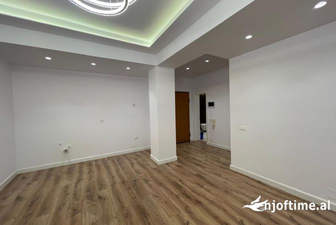 Shtepi ne shitje Apartament ne Tirane, 2+1, Mobilimi Bosh, pa mobiluar, Pagesa 237,000  Euro.