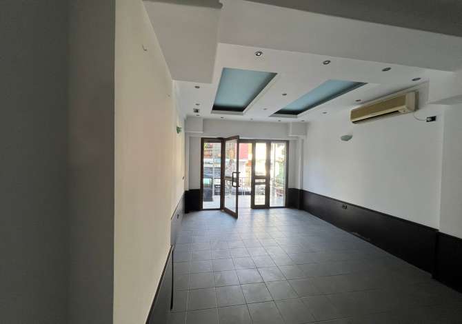 Ambiente Commerciale in Vendita 1+1 a Tirana - 78,000 Euro