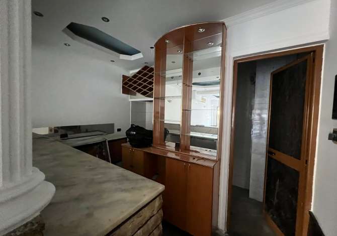 Ambiente Commerciale in Vendita 1+1 a Tirana - 78,000 Euro
