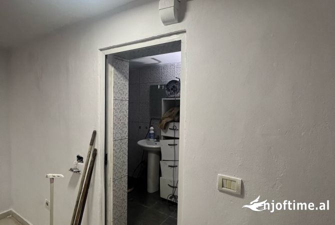 Ambient biznesi ne shitje 1+1 ne Tirane - 65,000 Euro
