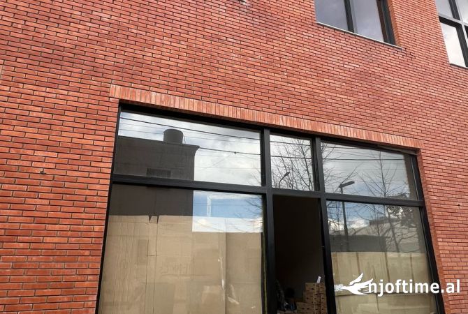Ambient biznesi ne shitje 1+1 ne Tirane - 198,180 Euro