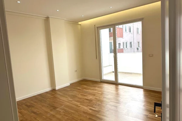 Shtepi ne shitje Apartament ne Tirane, 2+1, Mobilimi Bosh, pa mobiluar, Pagesa 140,000  Euro.