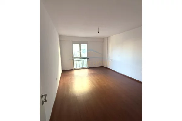 Shtepi me qera Apartament ne Tirane, 2+1, Mobilimi Bosh, pa mobiluar, Pagesa 75,000  Leke.