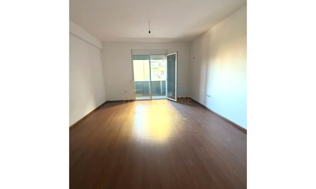 Shtepi me qera Apartament ne Tirane, 2+1, Mobilimi Bosh, pa mobiluar, Pagesa 75,000  Leke.