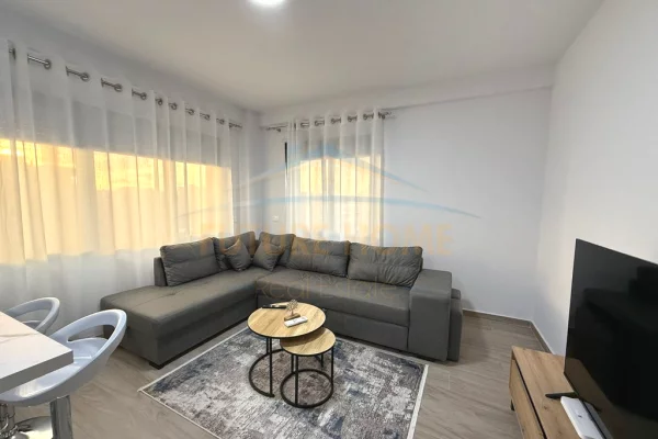 Qera, Apartament 2+1+2+Post Parkimi, Pazari i Ri, Tiranë
