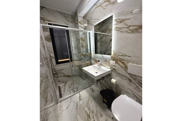 Shtepi me qera Apartament ne Tirane, 2+1, Mobilimi E mobiluar, Pagesa 1,100  Euro.