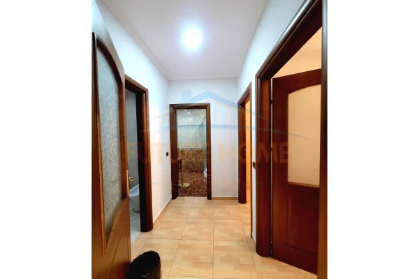 Shtepi me qera Apartament ne Tirane, 2+1, Mobilimi E mobiluar, Pagesa 750  Euro.