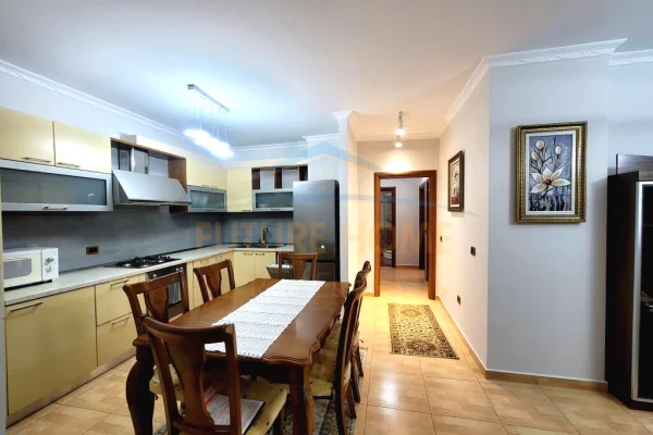 Shtepi me qera Apartament ne Tirane, 2+1, Mobilimi E mobiluar, Pagesa 750  Euro.