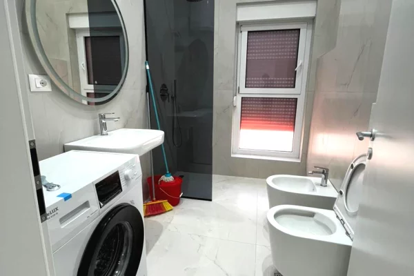 Shtepi me qera Apartament ne Tirane, 2+1, Mobilimi E mobiluar, Pagesa 600  Euro.