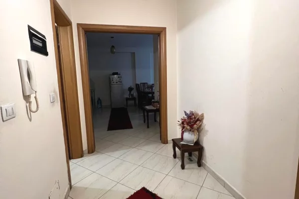 Shtepi ne shitje Apartament ne Tirane, 2+1, Mobilimi Bosh, pa mobiluar, Pagesa 170,000  Euro.